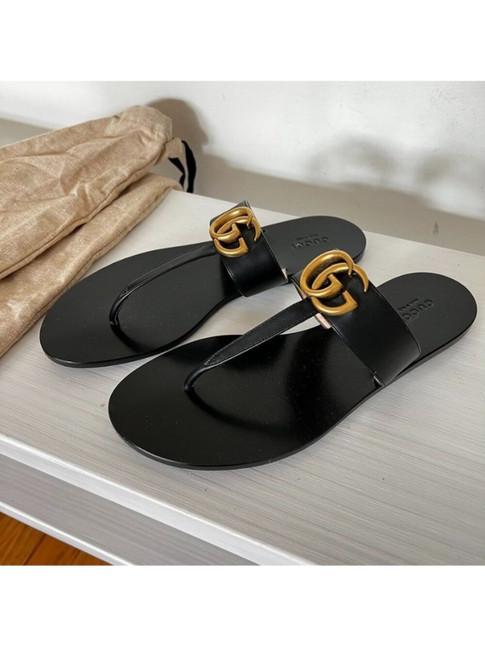 Gucci Women's Sz 8.5 Authentic GG Marmont Black Leather Thong Sandals Luxury - Picture 7 of 11